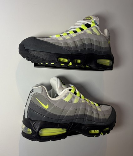 Shoe trainers sneaker wall - shoe/trainers/sneaker,